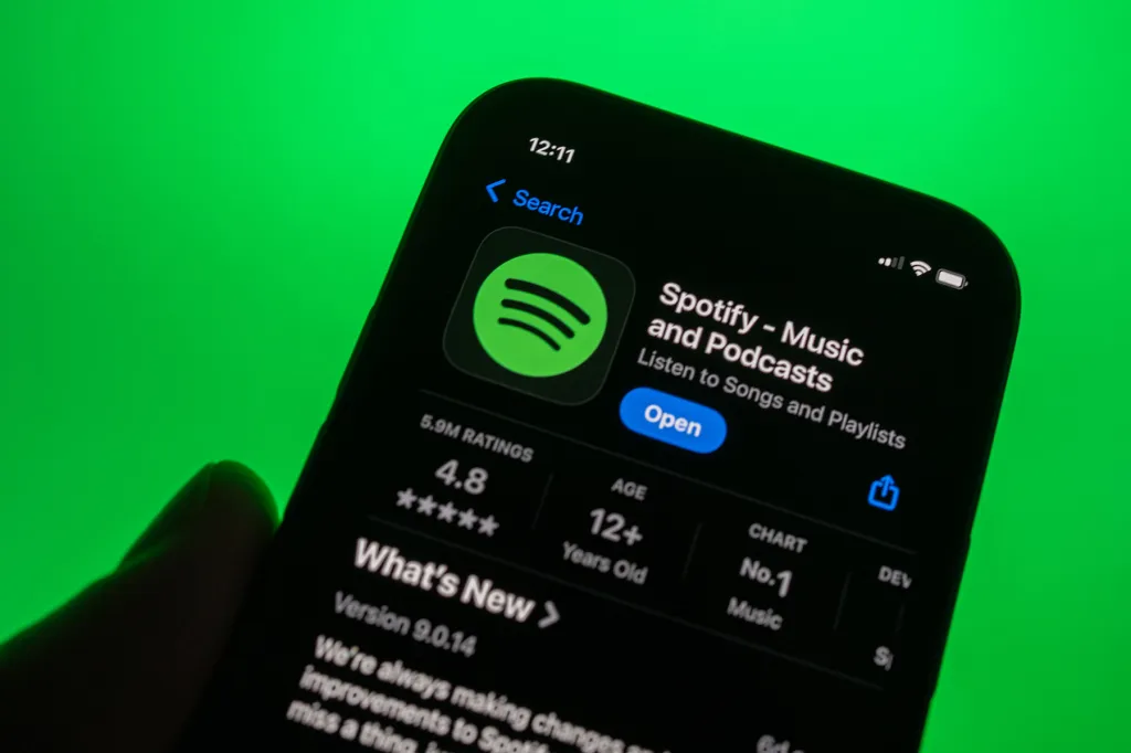 spotify-app-phone-billboard-1800