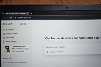 Microsoft Follows ChatGPT and will Remove Copilot from WhatsApp