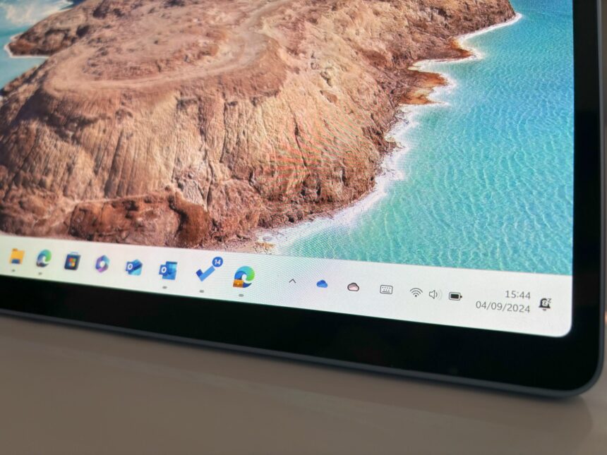 Microsoft May Bring Back Movable Taskbar in Windows 11 After User Feedback